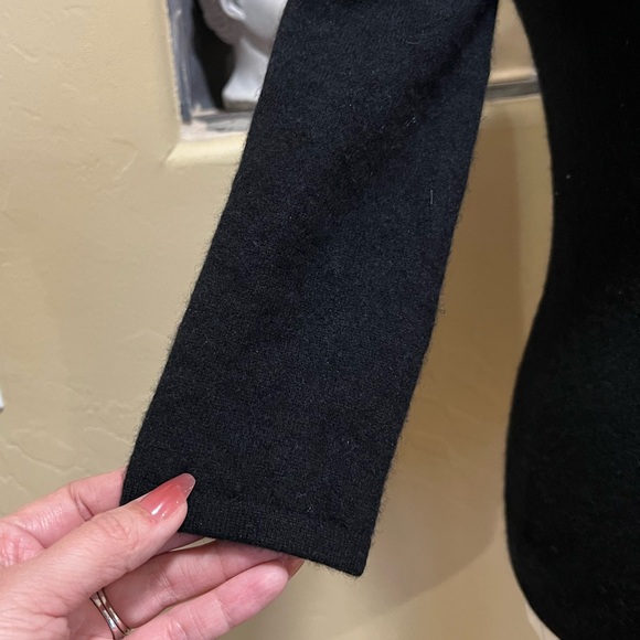 Saks Fifth Avenue Cashmere Pearls and Bow Round Neck Sweater Size Small - Picture 6 of 7